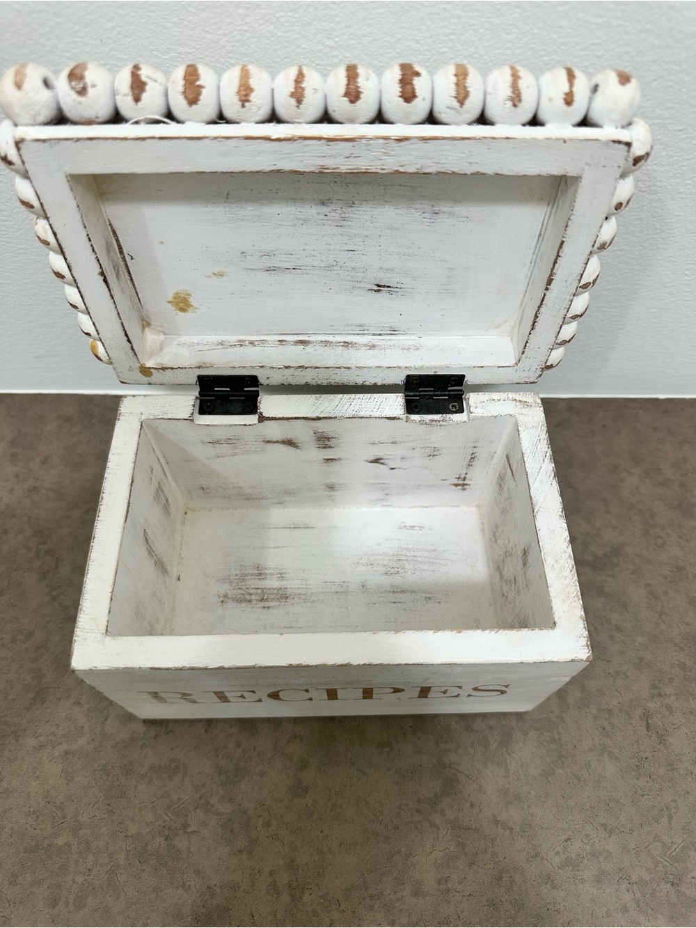 Mud Pie White Beaded Recipe Box White-Washed Beaded Mango Wood 7.5 x 4.5 x 5 - Picture 4 of 10